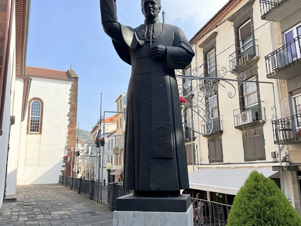 Estátua do Papa João Paulo II, Funchal