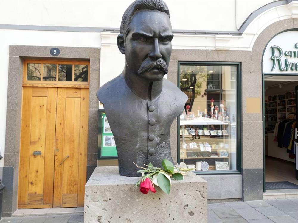 Józef Pilsudski sculpture, Funchal