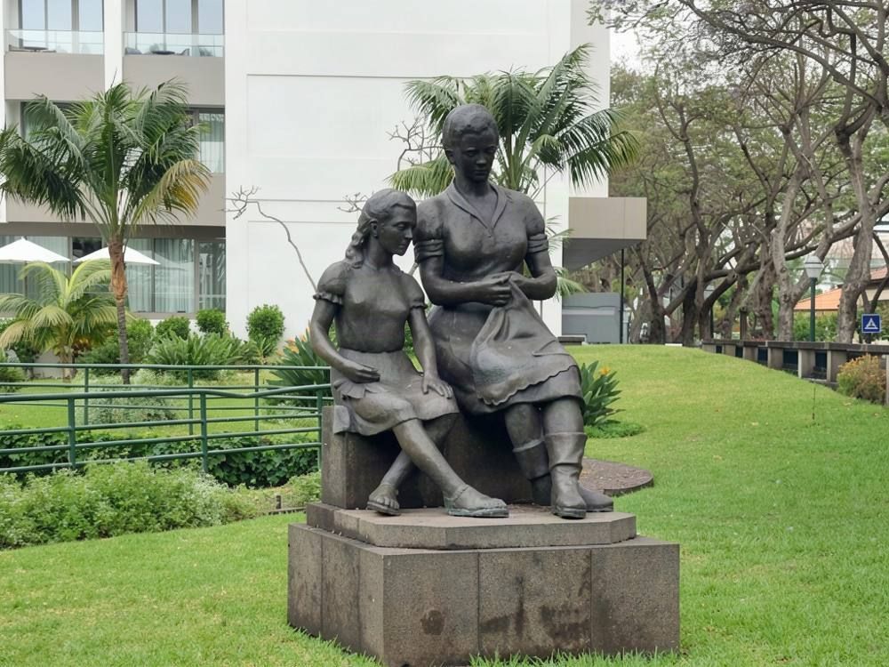 Monumento à Bordadeira Madeirense, Funchal