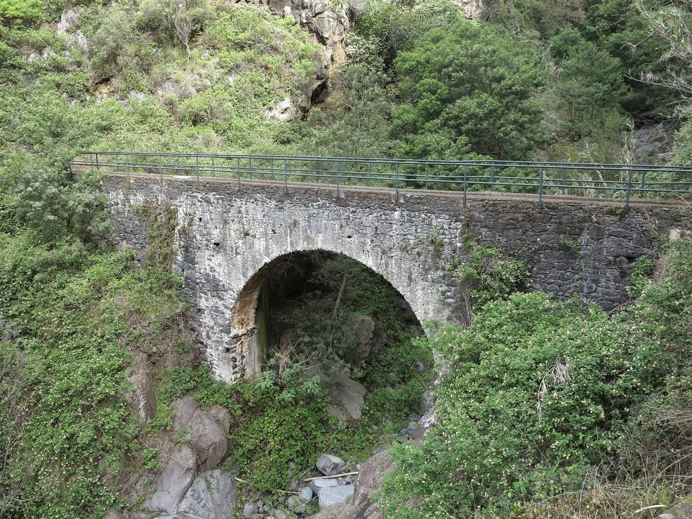Piornais levada bridge, Funchal