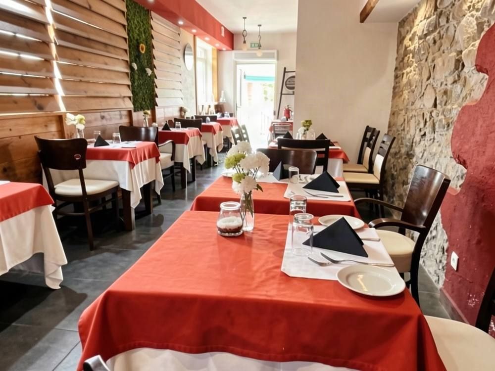 Sunshine in Old Town Restaurant, Funchal