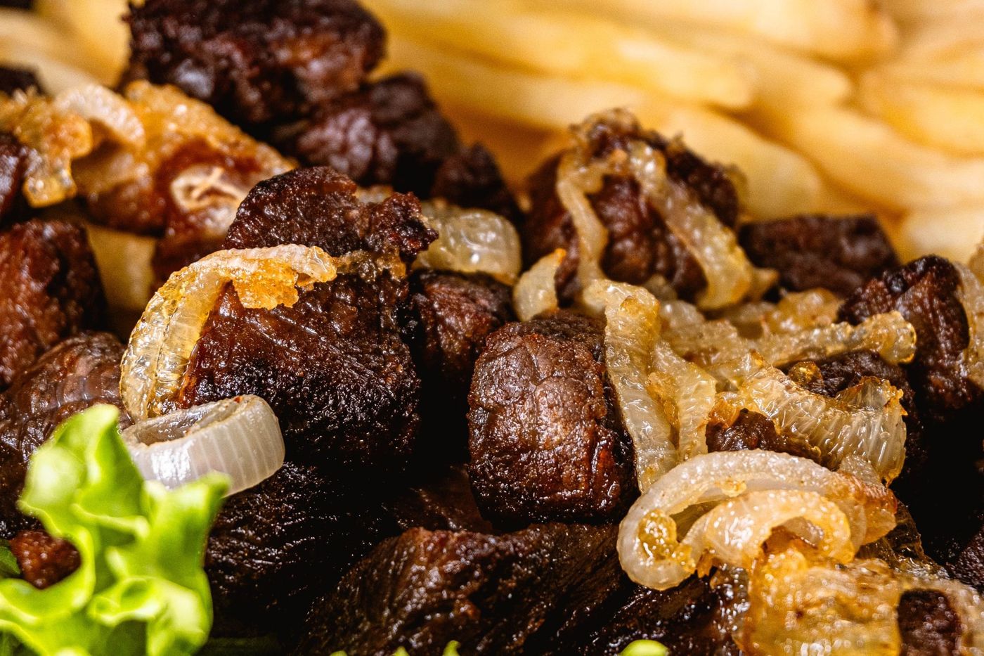 Beef skewers grilled on laurel sticks served with fried corn and traditional bread in a Monte restaurant.