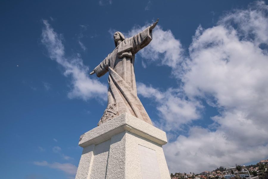 From Funchal: Cristo Rei Tuk-Tuk Tour to the Jesus Statue