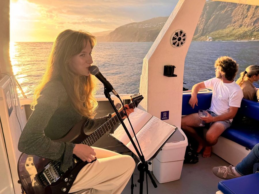 Funchal: Sunset Cruise with Live Music and Gin & Tonic